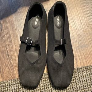 Vivaia Mary Jane’s Sz 43 Black